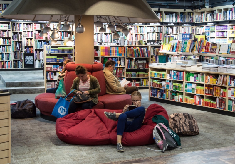 boutique-LE CANNET-min_books_bookstore_book_reader_readers_reading_shop_sale_books-849006
